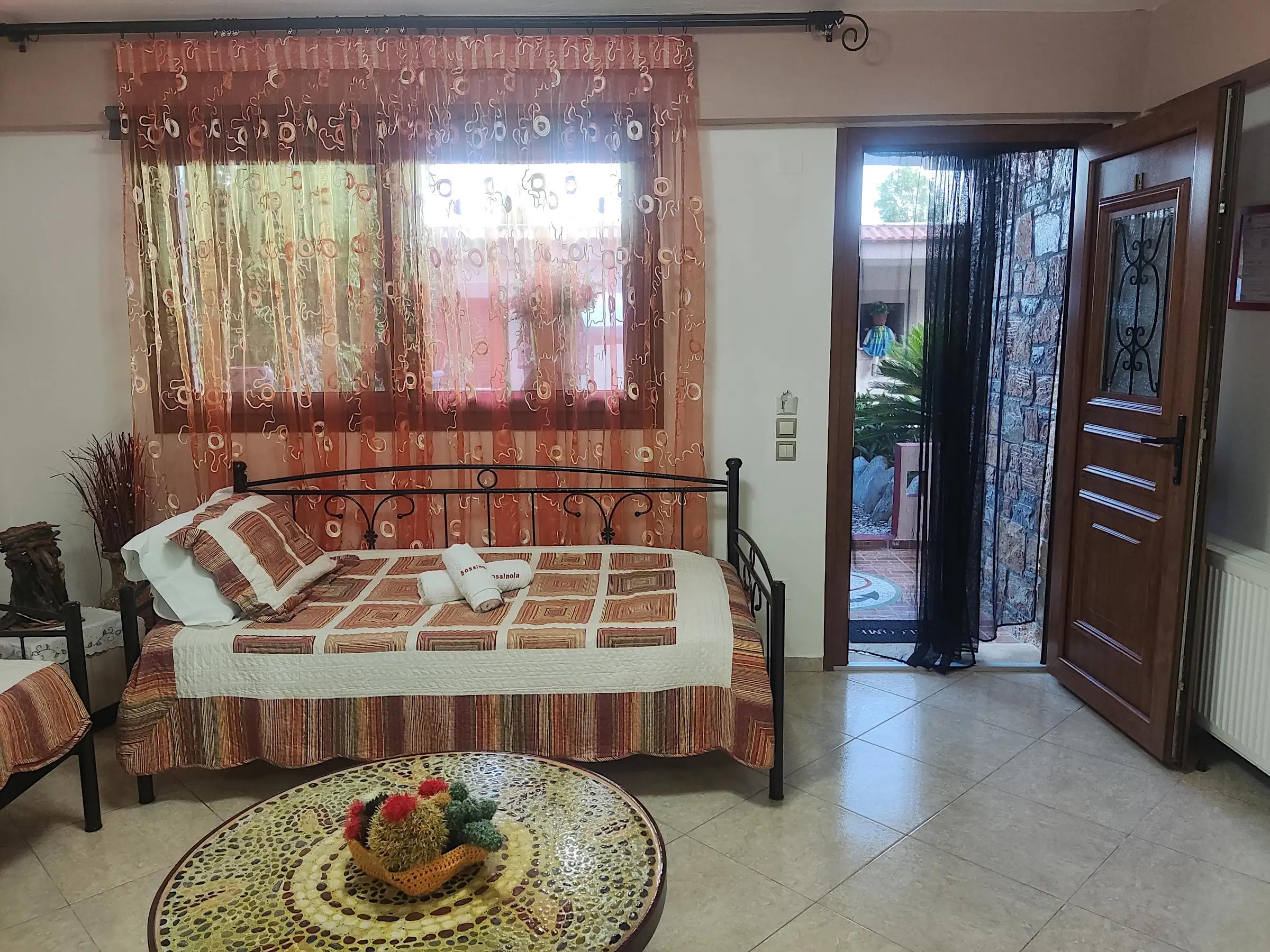 Rooms & Services